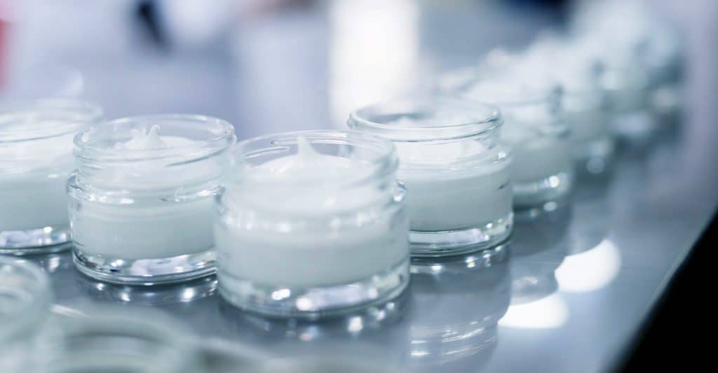 Van Definox trong ngành mỹ phẩm