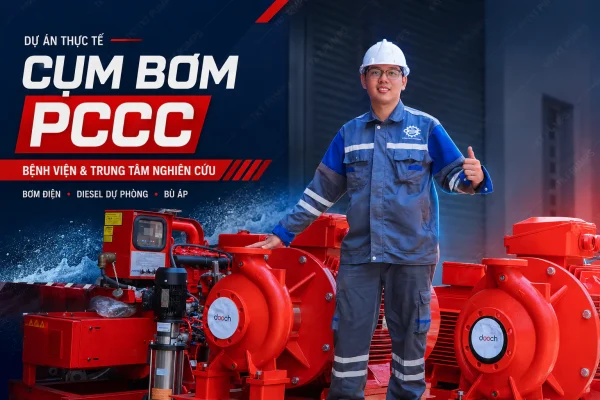 Kỹ sư Thái Khương bên cụm bơm chữa cháy Dooch động cơ điện và bơm bù áp trục đứng — thiết bị cho dự án bệnh viện và trung tâm nghiên cứu