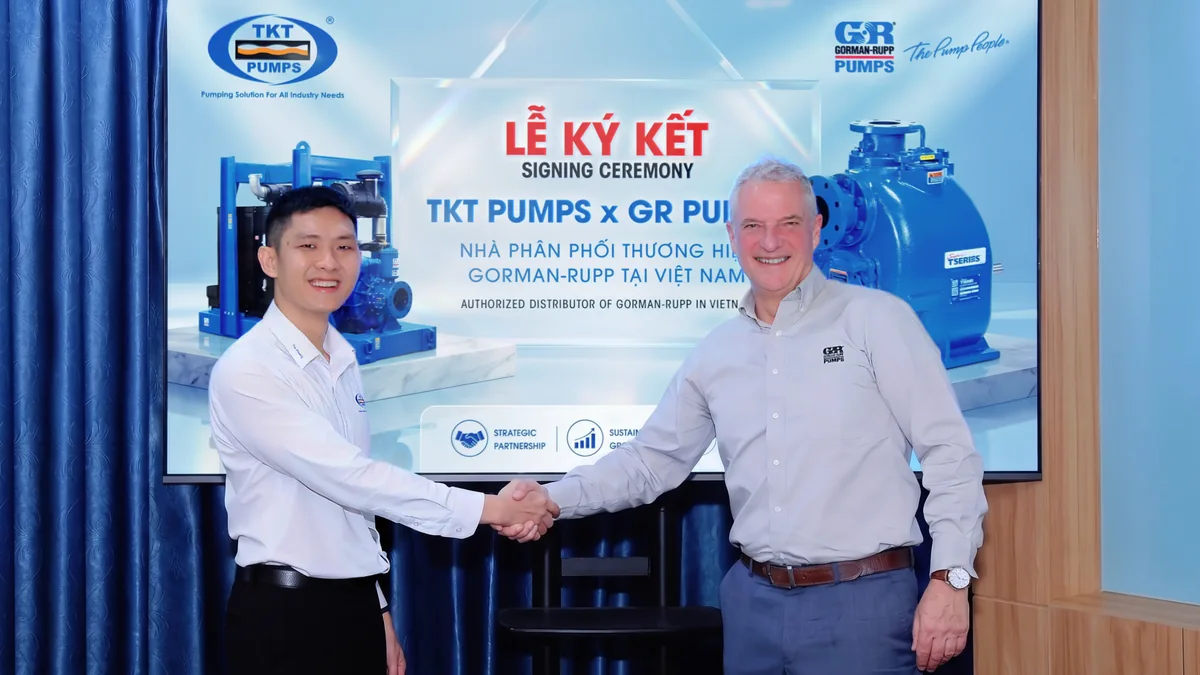 Đại diện Thái Khương Pumps và Gorman-Rupp bắt tay tại lễ ký kết nhà phân phối thương hiệu Gorman-Rupp tại Việt Nam, ngày 24/8/2026