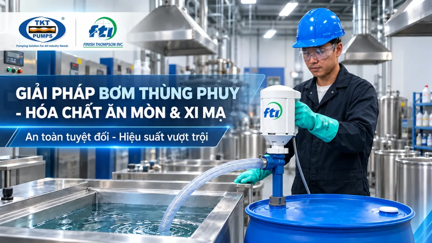 Bơm Axit Thùng Phuy PVDF | Chuyên Trị Hóa Chất Ăn Mòn H2SO4 1 Kỹ thuật viên dùng bơm thùng phuy FTI chiết hóa chất ăn mòn vào bể xi mạ.